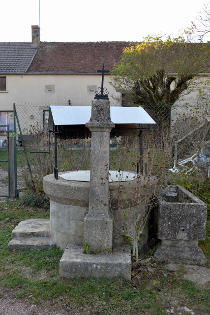 Puits du village de Cropigny Nièvre Passion