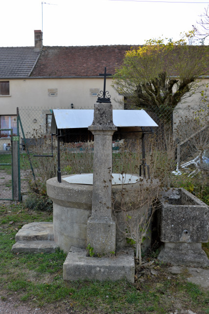 Puits du village de Cropigny