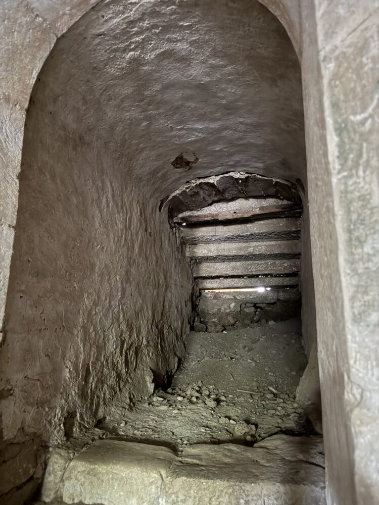 Crypte de Saint-Pierre du Mont