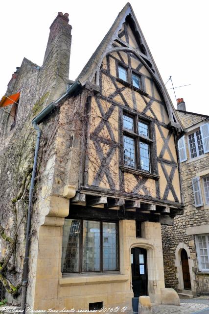 Maison à colombages de Nevers un magnifique bâtiment