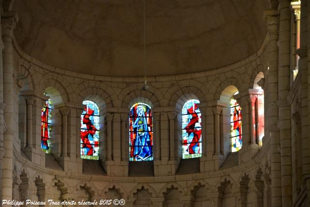 Vitraux de Notre Dame la Charité sur Loire Nièvre Passion