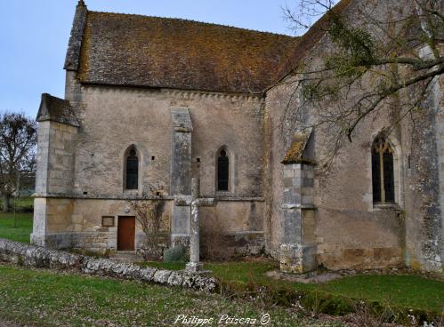 Croix de l’église de Cuncy-Lès-Varzy un Patrimoine