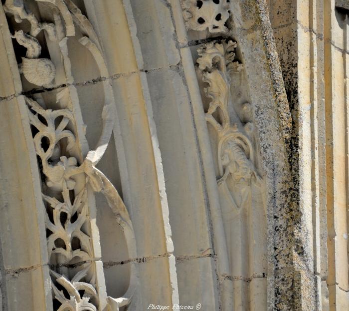 Portail de l'église de Saint-Père