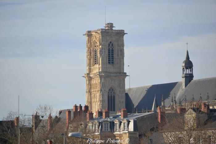 Tour Bohier de la Cathédrale de Nevers un beau patrimoine