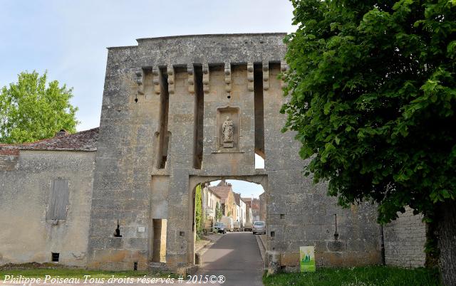 Porte de Flavigny – Remarquable fortification de Flavigny