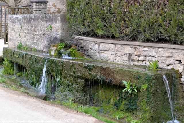 Fontaine de Soeuvres un magnifique patrimoine de Fontenay