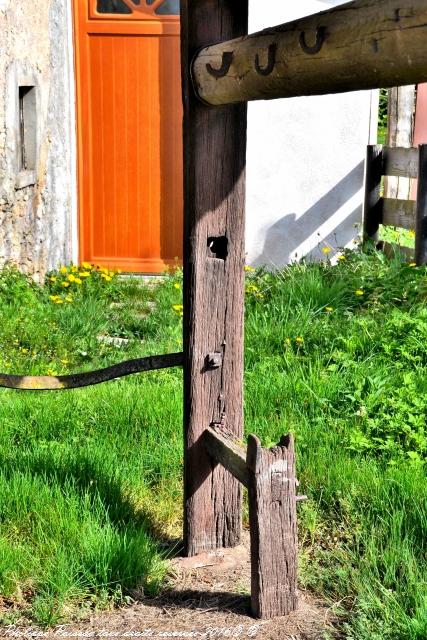 Travail à ferrer de Sardy lès Épiry
