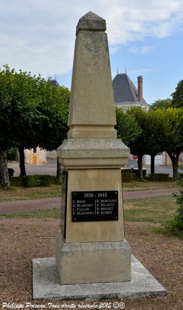 Monument aux Morts Garchy