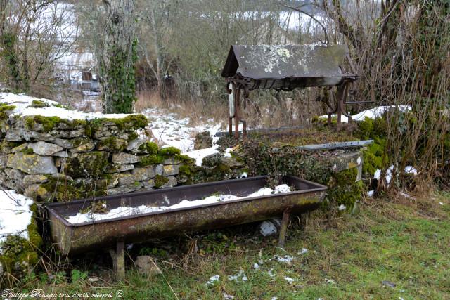 Ancien puits de Giry un patrimoine vernaculaire