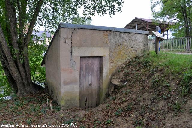 Lavoirs d’Auxois – Les deux lavoirs du hameau un beau patrimoine