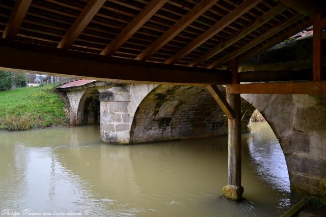 Lavoir du pont de Dompierre sur Nièvre