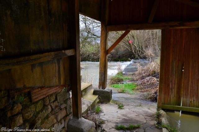 Lavoir du pont de Dompierre sur Nièvre