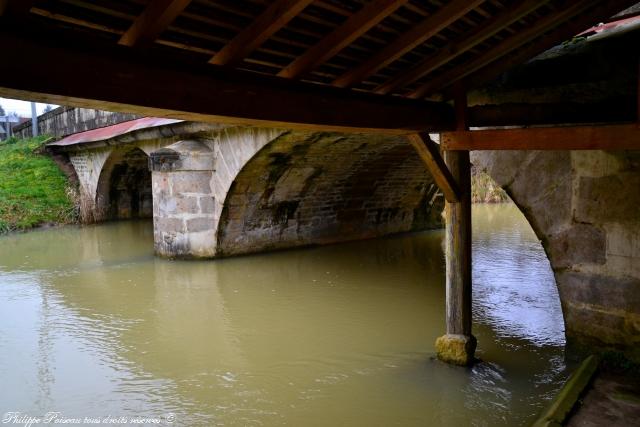 Lavoir du pont de Dompierre sur Nièvre