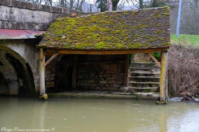 Lavoir du pont de Dompierre sur Nièvre