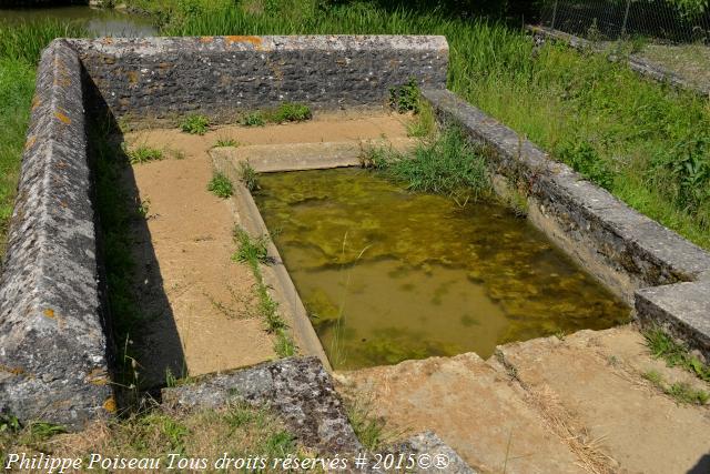 Lavoir central de Frasnay Reugny