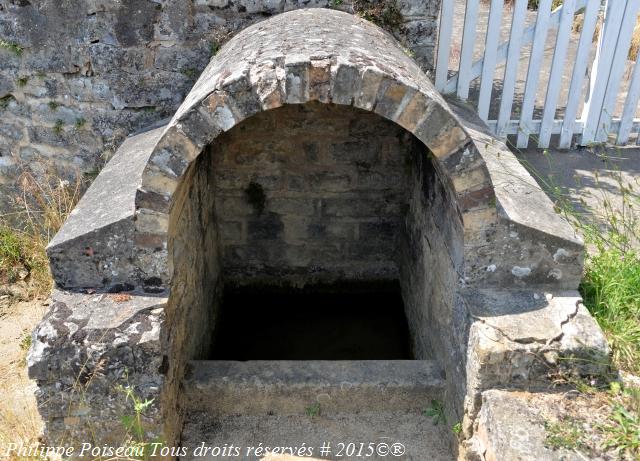 Lavoir central de Frasnay Reugny