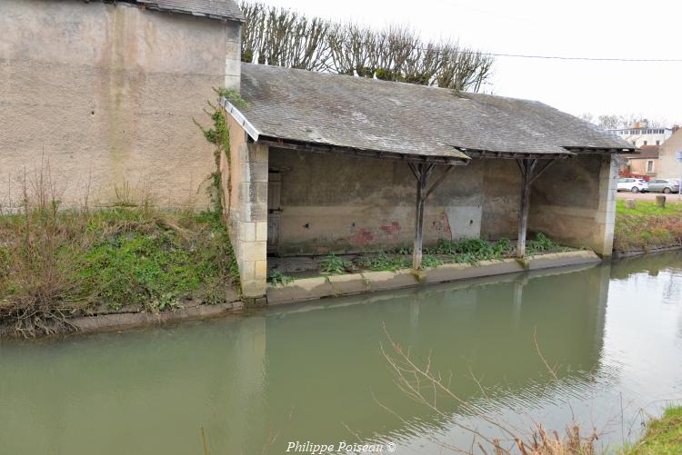 Petit lavoir de Clamecy un patrimoine vernaculaire