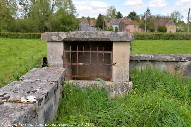 Lavoir du centre de Héry