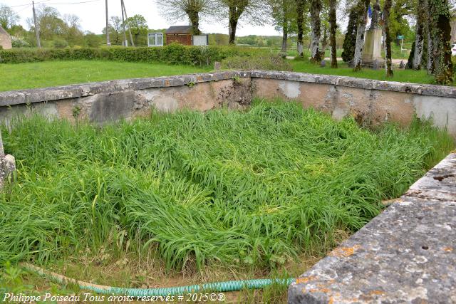 Lavoir du centre de Héry