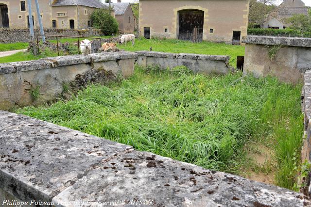 Lavoir du centre de Héry