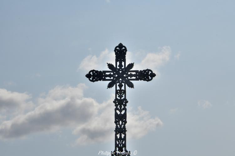 Croix du cimetière de Chevroches