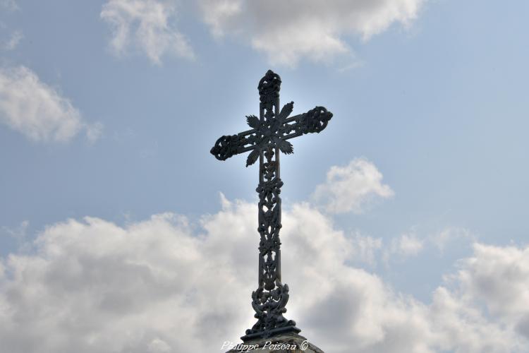 Croix du cimetière de Chevroches