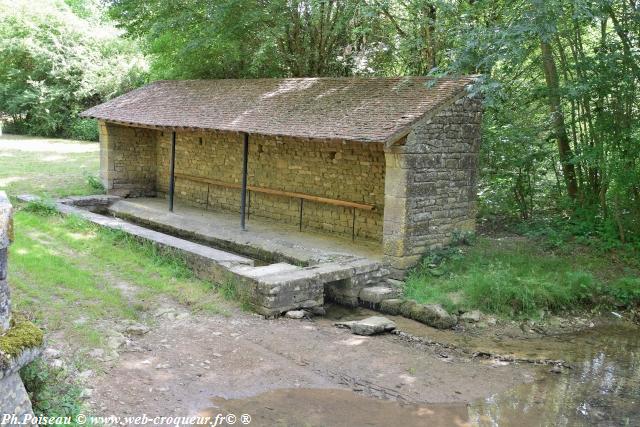 Lavoir d’ Oisy un joli lavoir de la Nièvre