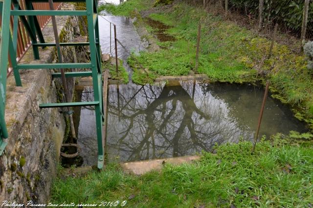 Lavoir du bourg de Saint-Firmin