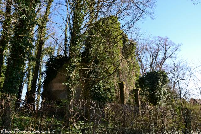 Les ruines de l’ancienne église de Limanton