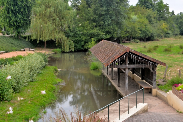 Lavoir de Lucenay les Aix