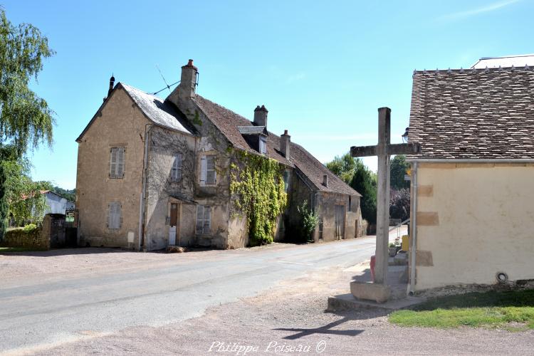 La croix de Lurcy le Bourg un patrimoine