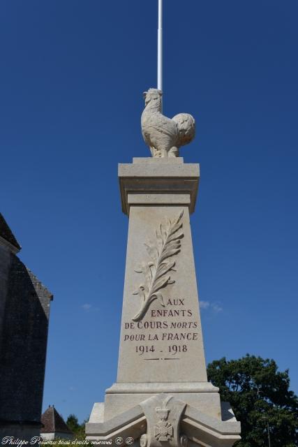 Monument aux morts de Cours un hommage