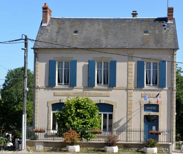 Mairie de Montigny aux Amognes un hôtel de ville