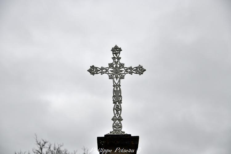 La croix du cimetière de Marigny-sur-Yonne