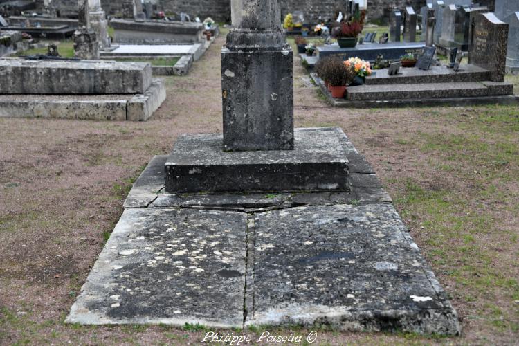 La croix du cimetière de Marigny-sur-Yonne