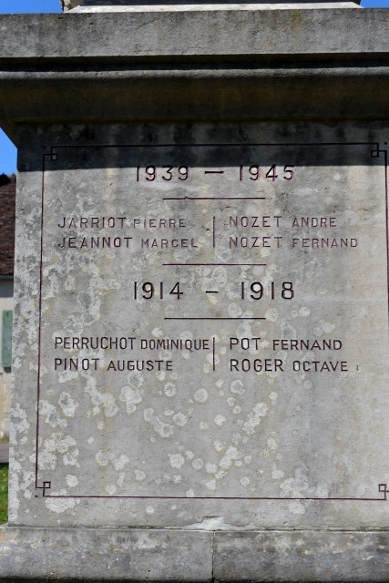 Monument aux morts de Menou
