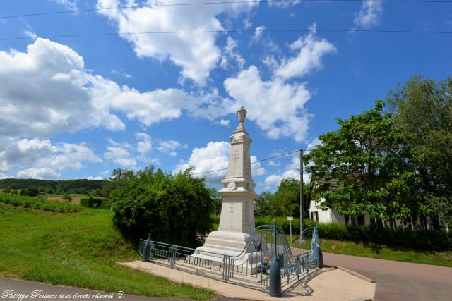 Monument aux Morts d'Asnois Nièvre Passion