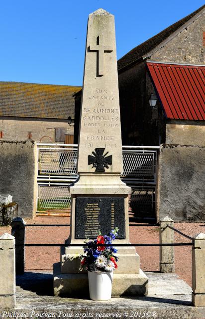 Monument aux Morts de Beaumont-Sardolles un hommage