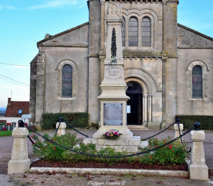 Monument aux Morts de Crux la Ville un hommage