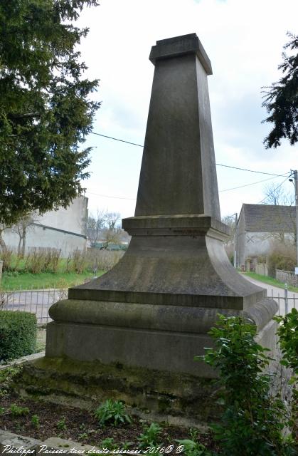 Monument aux Morts du village de Breugnon