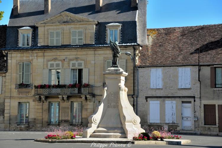 Monument aux Morts de Donzy un hommage