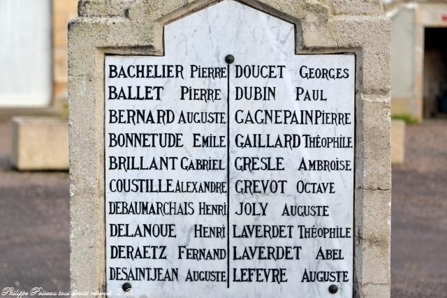 Monument aux Morts de Giry Nièvre Passion