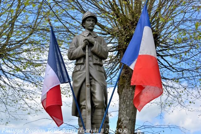 Monument aux Morts de Héry un hommage