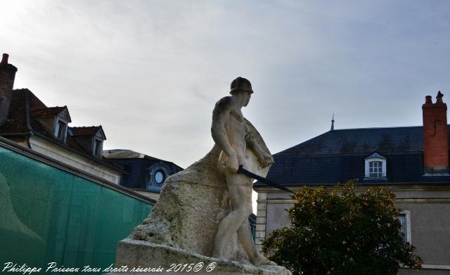 Monument aux Morts de La Charité-sur-Loire