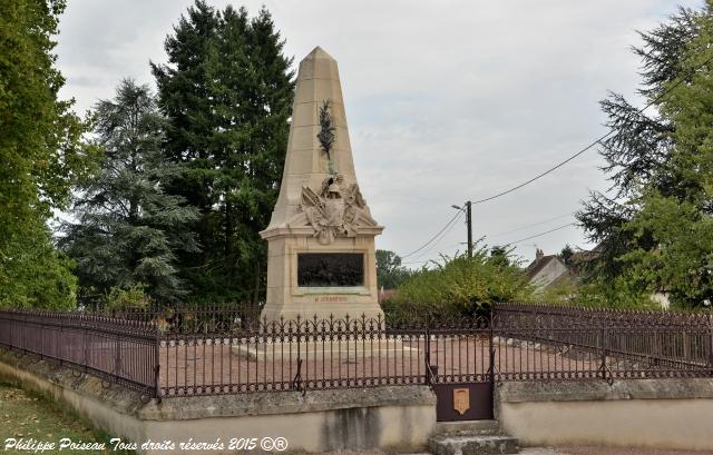 Monument commémoratif Mesves-Sur-Loire Nièvre Passion