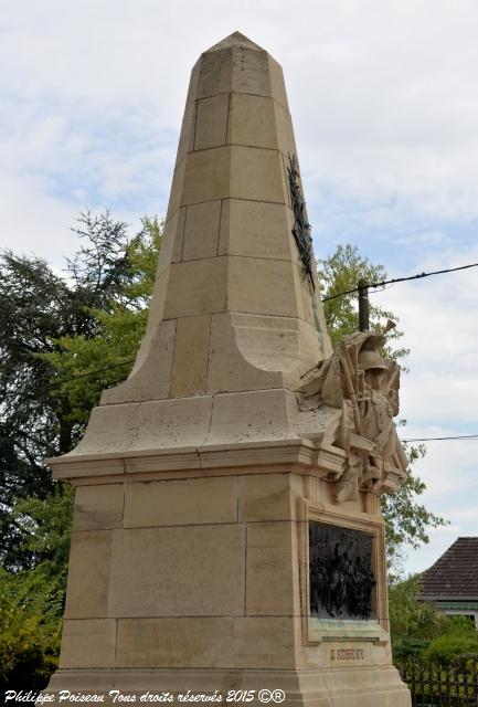 Monument commémoratif Mesves-Sur-Loire Nièvre Passion