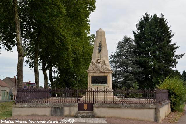 Monument commémoratif Mesves-Sur-Loire Nièvre Passion