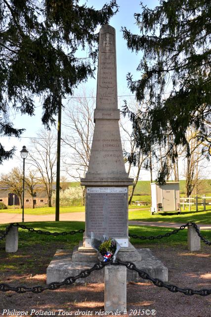 Monument aux Morts de Moussy