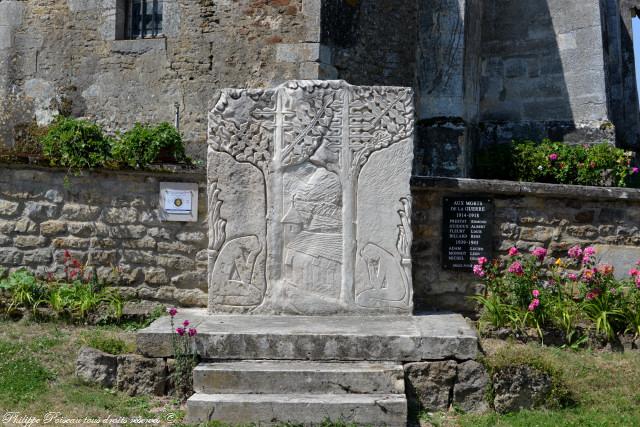 Monument aux morts de Parigny la Rose un hommage
