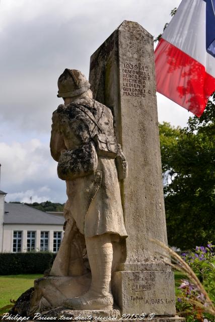 Monument aux morts de Pougues les Eaux Nièvre Passion